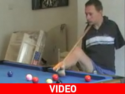 Δεν έχει χέρια, αλλά παίζει… μπιλιάρδο