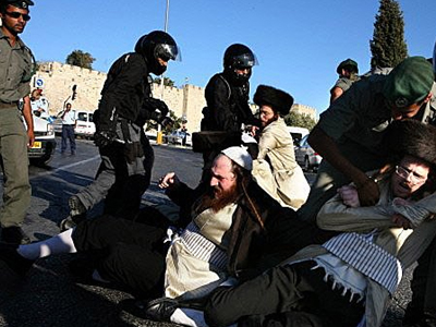 Στους δρόμους του Ισραήλ χιλιάδες υπερορθόδοξοι Εβραίοι