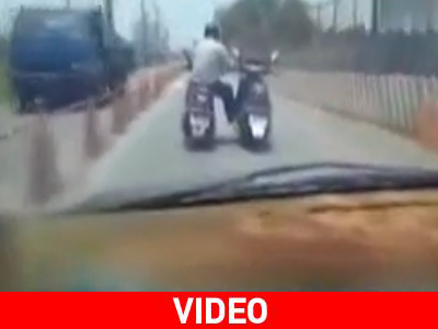 Έχει 4 ρόδες, 4 θέσεις και 2 τιμόνια… τι είναι;