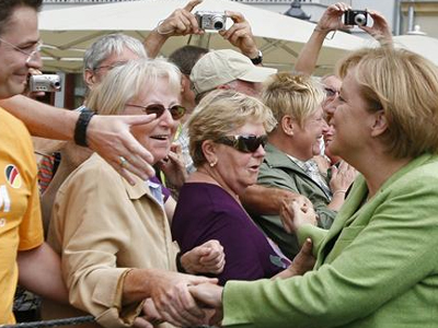 Μπροστά αλλά χωρίς αυτοδυναμία η Merkel