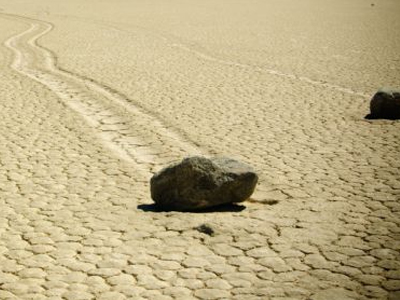 Οι «ταξιδιάρικες» πέτρες της… Κοιλάδας του Θανάτου