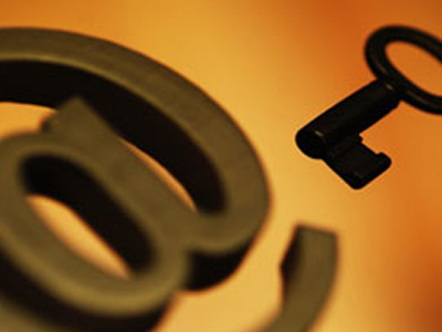 «Ντόμινο» οι επιθέσεις σε λογαριασμούς e-mail