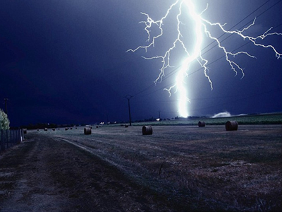 Όταν 300.000 βολτ «σκίζουν» τον ουρανό