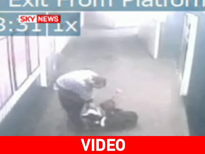 Σοκ: Σκυλομαχία στο μετρό του Λονδίνου