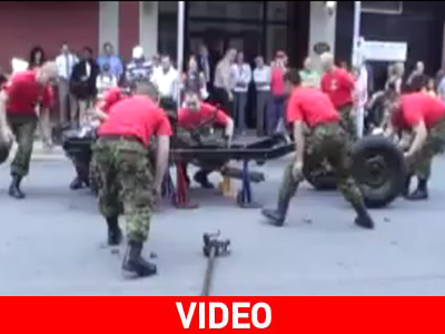 Λύνουν και δένουν ένα τζιπ σε 3’