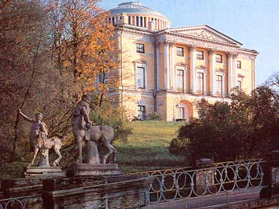 Χάραξαν σβάστικες σε ιστορικά μνημεία της Αγίας Πετρούπολης