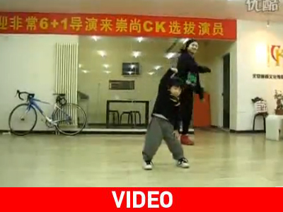 Απίστευτος πιτσιρικάς σε μια τέλεια χορογραφία