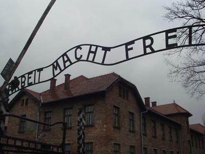 Τρεις στη φυλακή για την κλοπή της επιγραφής του Άουσβιτς