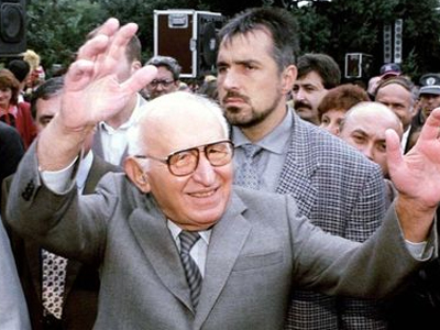 Υποβρύχιο «μνημείο» το αεροσκάφος του πρώην δικτάτορα