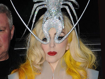(Άλλη μία) εκκεντρική εμφάνιση της Lady Gaga