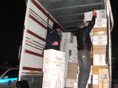 Σύλληψη δύο ατόμων για λαθρεμπόριο τσιγάρων