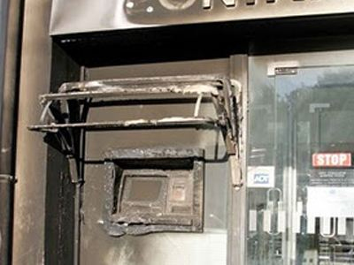 Στόχος εμπρηστών τρία ΑΤΜ στα Άνω Πετράλωνα