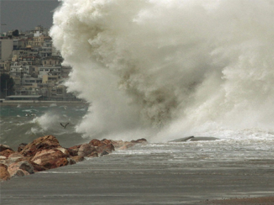 Βυθίστηκαν αλιευτικά λόγω δυσμενών καιρικών συνθηκών