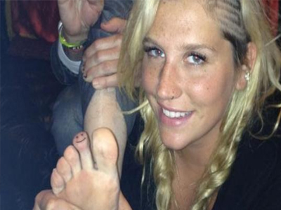 Ζωγραφική ποδιών by Kesha