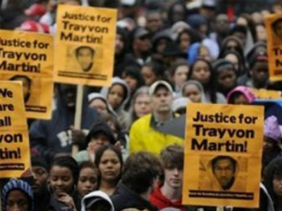 Διαμαρτύρονται για την δολοφονία του 17χρονου  στις ΗΠΑ