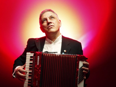 Ο Νίκος Πορτοκάλογλου στο Γυάλινο Μουσικό Θέατρο