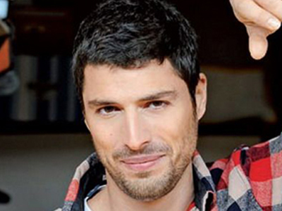 Νιώθει τυχερός επειδή…