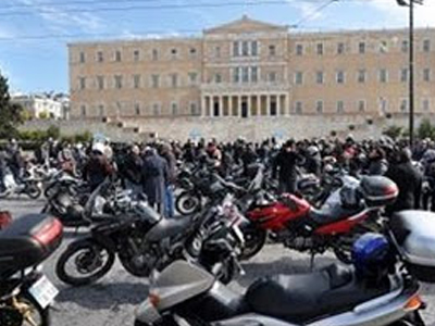 Και πάλι στους δρόμους