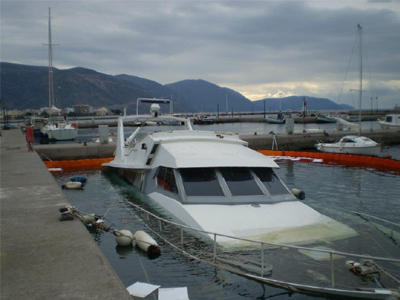 Βυθίστηκε θαλαμηγός στην Ιτέα- Θαλάσσια ρύπανση