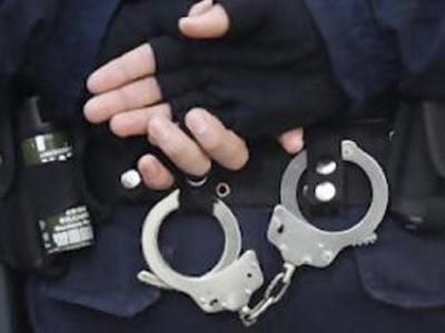 Φόρεσε χειροπέδες εξαιτίας ινδικής κάνναβης