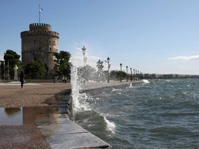Πτώση γυναίκας στην παραλία Θεσσαλονίκης