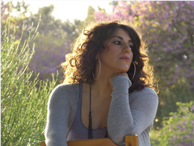 «…Και σαν τραγούδι σιγανό στα χείλη σου ν’ ανέβω»