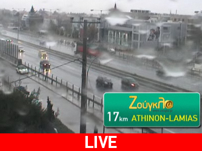 Χιονίζει στην Βόρεια Αττική