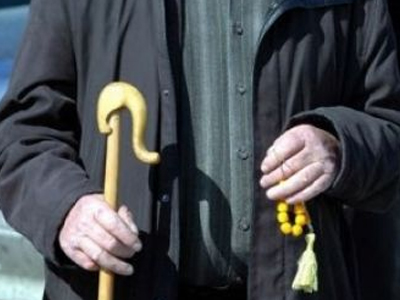 Ανήλικοι έκλεψαν 91χρονο