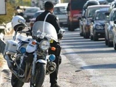 Αυξημένα τα μέτρα της Τροχαίας για την έξοδο των εκδρομέων