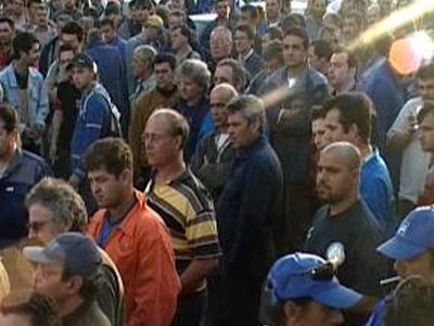 Μηχανοκίνητη πορεία των εργαζομένων στα Ναυπηγεία Σκαραμαγκά