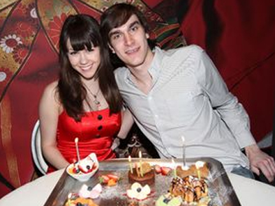 Ο γιος του Hefner ξυλοκόπησε την σύντροφό του