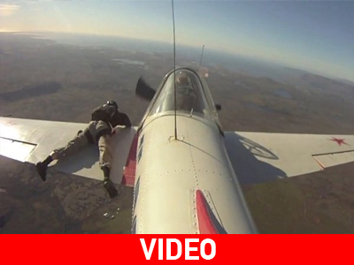 Πτήση πάνω σε φτερό αεροπλάνου