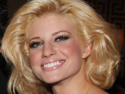 Ποιος άνδρας θα την οδηγήσει στα σκαλιά της εκκλησίας;