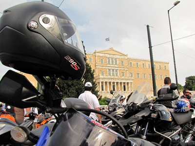 Οι “Αγανακτισμένοι Μοτοσικλετιστές Ελλάδας” δίνουν ραντεβού στο Σύνταγμα