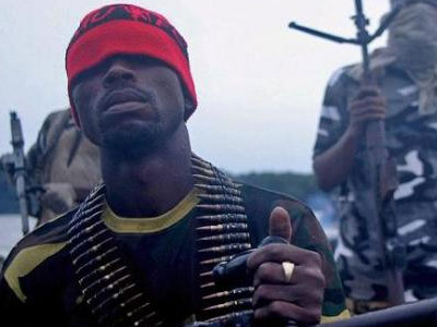 Νιγηριανοί αντάρτες παρέδωσαν τα όπλα τους