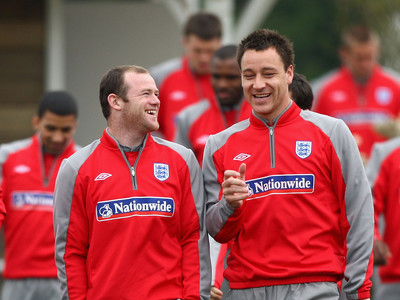O Wayne Rooney στο πλευρό του John Terry