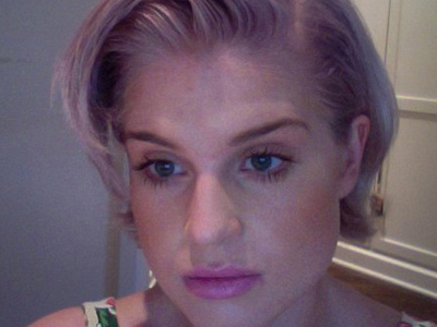 To μοβ μαλλί της Kelly Osbourne