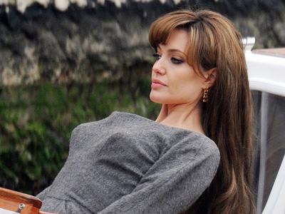 Η Angelina Jolie… και το σκάφος