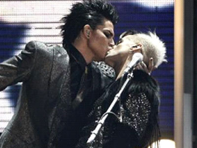 Έκλεψε τις εντυπώσεις ο Αdam Lambert