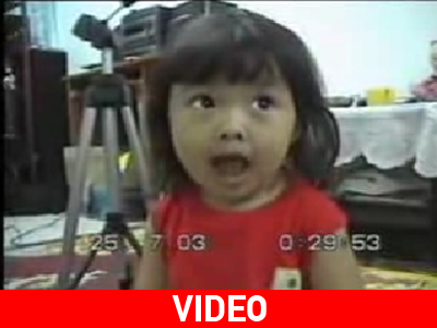 Εντυπωσιάζει με τις φωνητικές της ικανότητες…