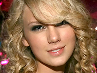 Είναι μόνη της και το απολαμβάνει…