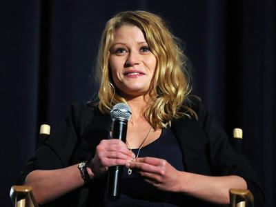 Φυσική ξανθιά η Emilie de Ravin