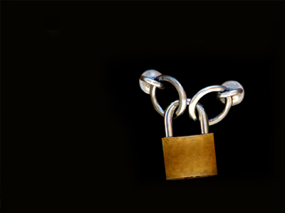 Την λήστεψε και μετά την κλείδωσε