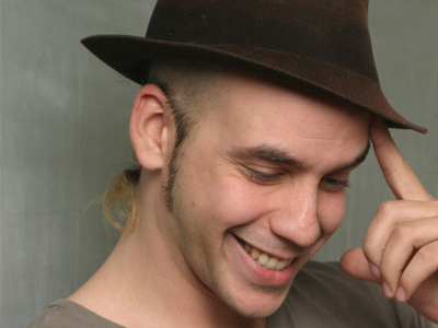 Ο Π. Μουζουράκης στο «Νησί των Ανέμων»