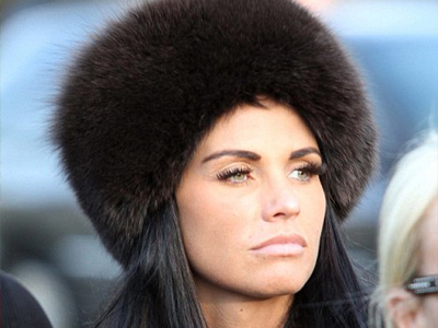 Η Katie Price πάει κόντρα στις καιρικές συνθήκες