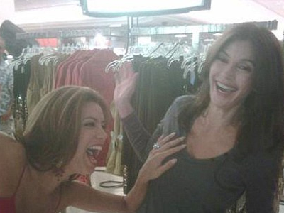 Πρόσεχε το χέρι σου Εva!