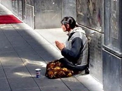 Ωθούσε το ανήλικο παιδί της στην επαιτεία