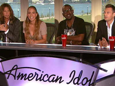 Σύσσωμη η κριτική επιτροπή του «American Idol»