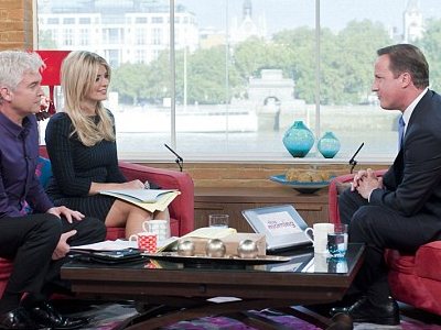 Η τρύπια κάλτσα του Βρετανού πρωθυπουργού