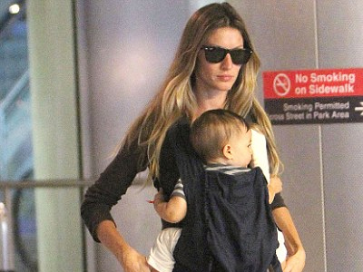 Ετοίμασαν τις βαλίτσες τους μαμά και γιος